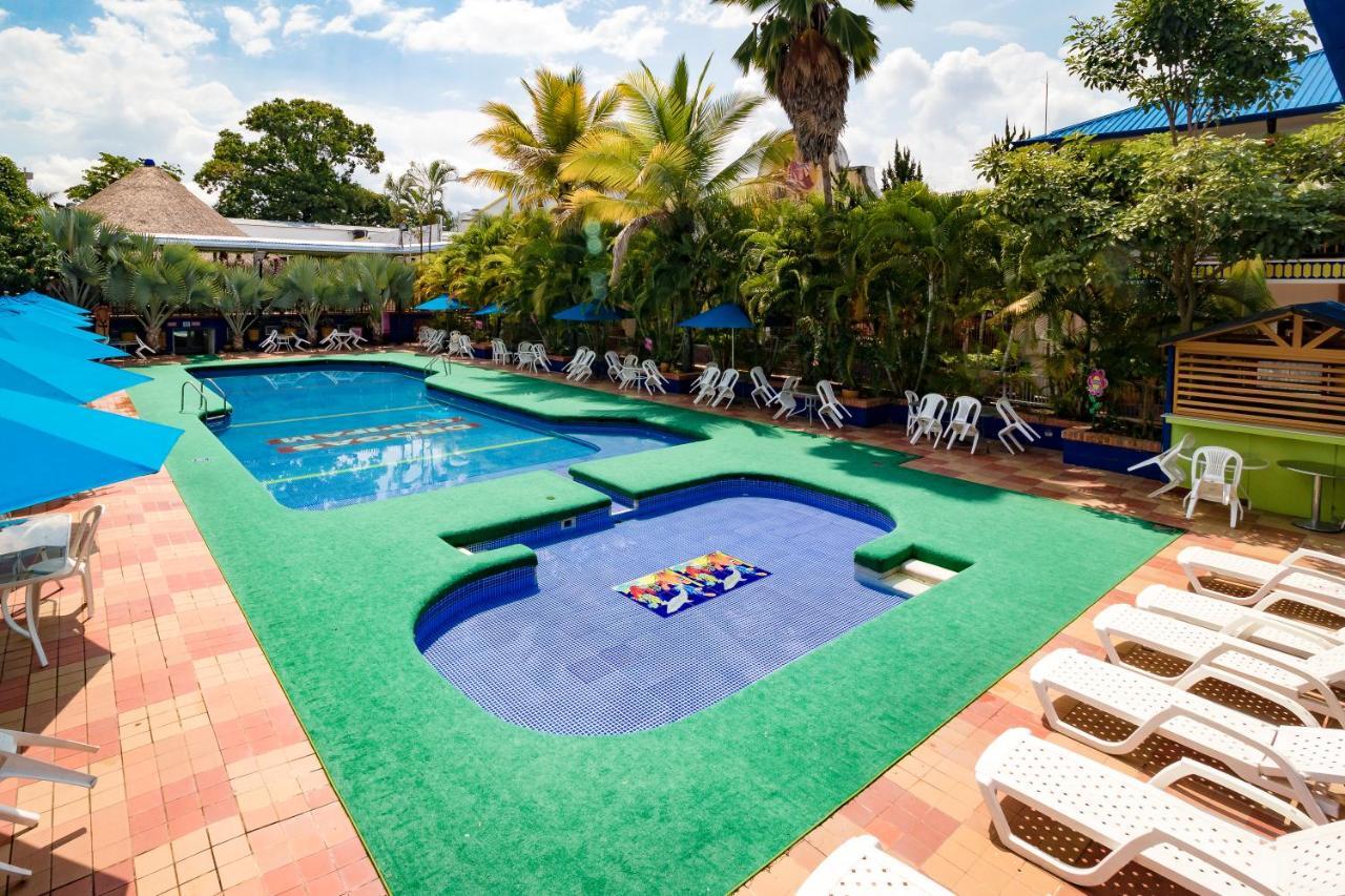 Ayenda 1132 Copiclub Hotel Ibagué Buitenkant foto